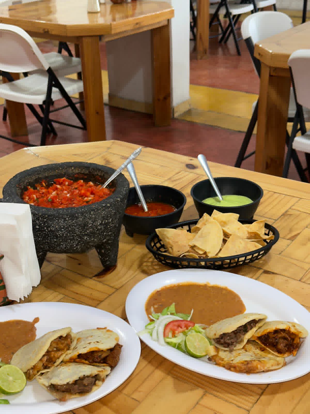 Tacos y Gorditas